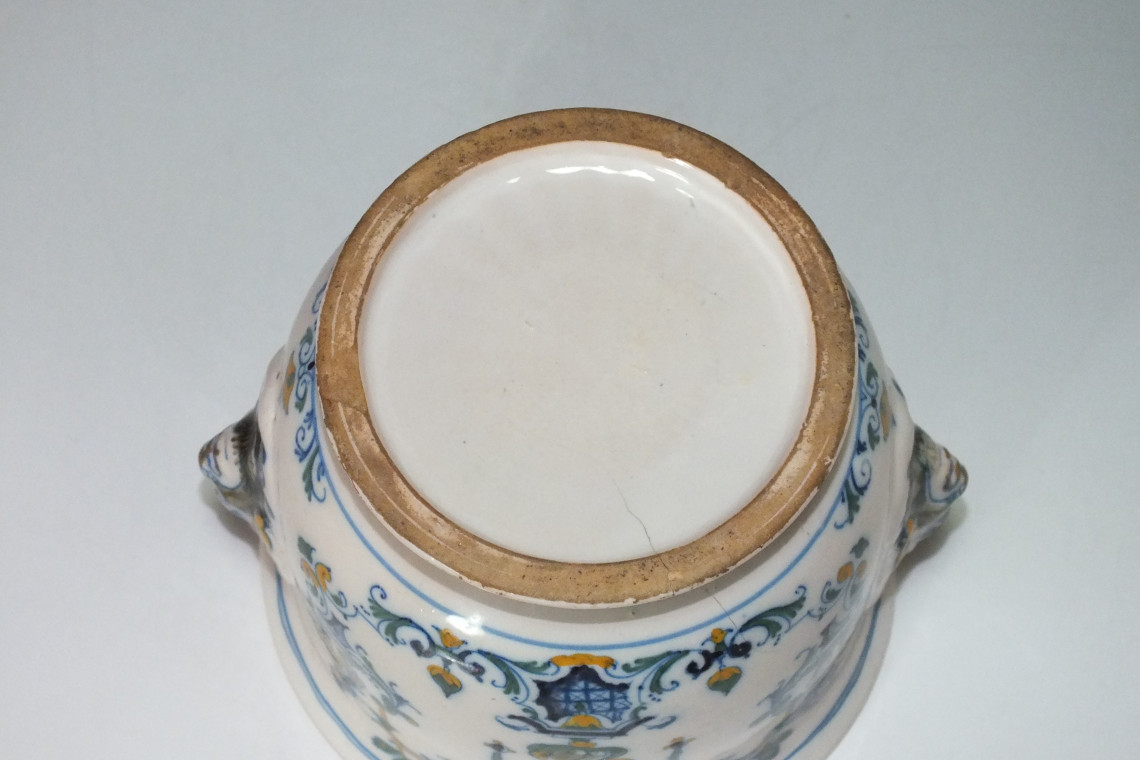 Moustiers - Rare glass refresher with decor Bérain polychrome - eighteenth century