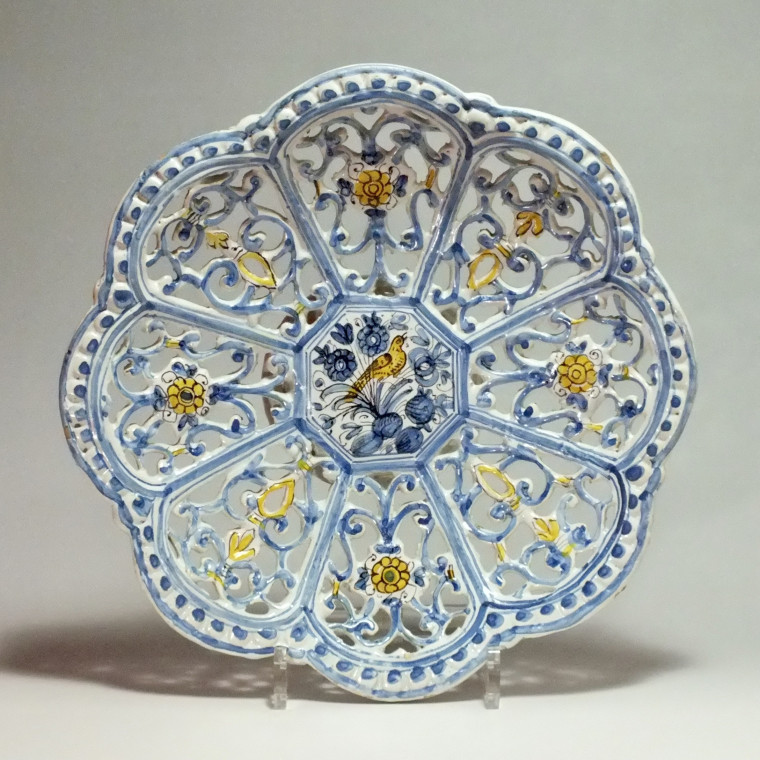 Savona or Albisola - pierced polychrome Cup - End of the seventeenth century