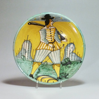 Montelupo - Plat à décor d'un arquebusier - XVIIe siècle