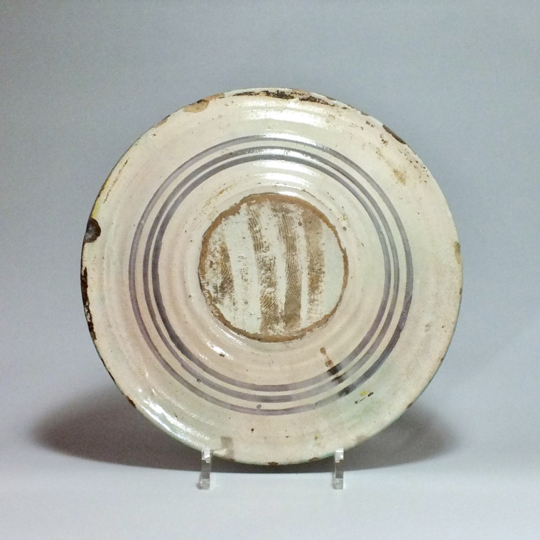 Montelupo - Plat à décor d'un arquebusier - XVIIe siècle