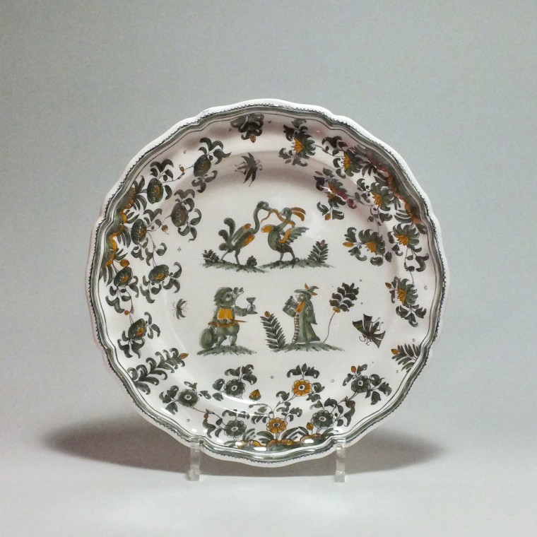 Moustiers - Pair of plates decorated with grotesque - eighteenth century