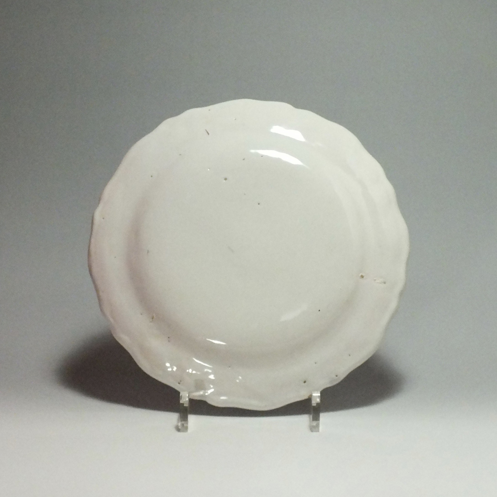 Moustiers - Pair of plates decorated with grotesque - eighteenth century