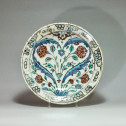 IZNIK (Turquie) - Plat rond dit "tabak" - XVIe siècle - vers 1580