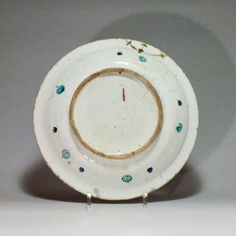 IZNIK (Turquie) - Plat rond dit "tabak" - XVIe siècle - vers 1580