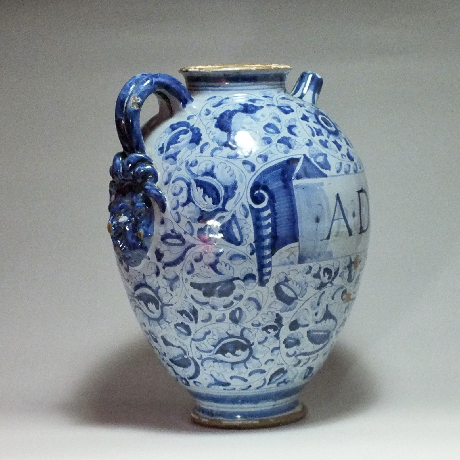 Rome - Grande chevrette à décor "Berettino" - XVIIe siècle