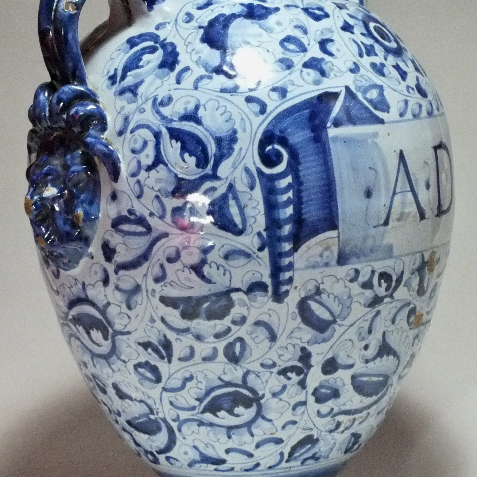 Rome - Grande chevrette à décor "Berettino" - XVIIe siècle