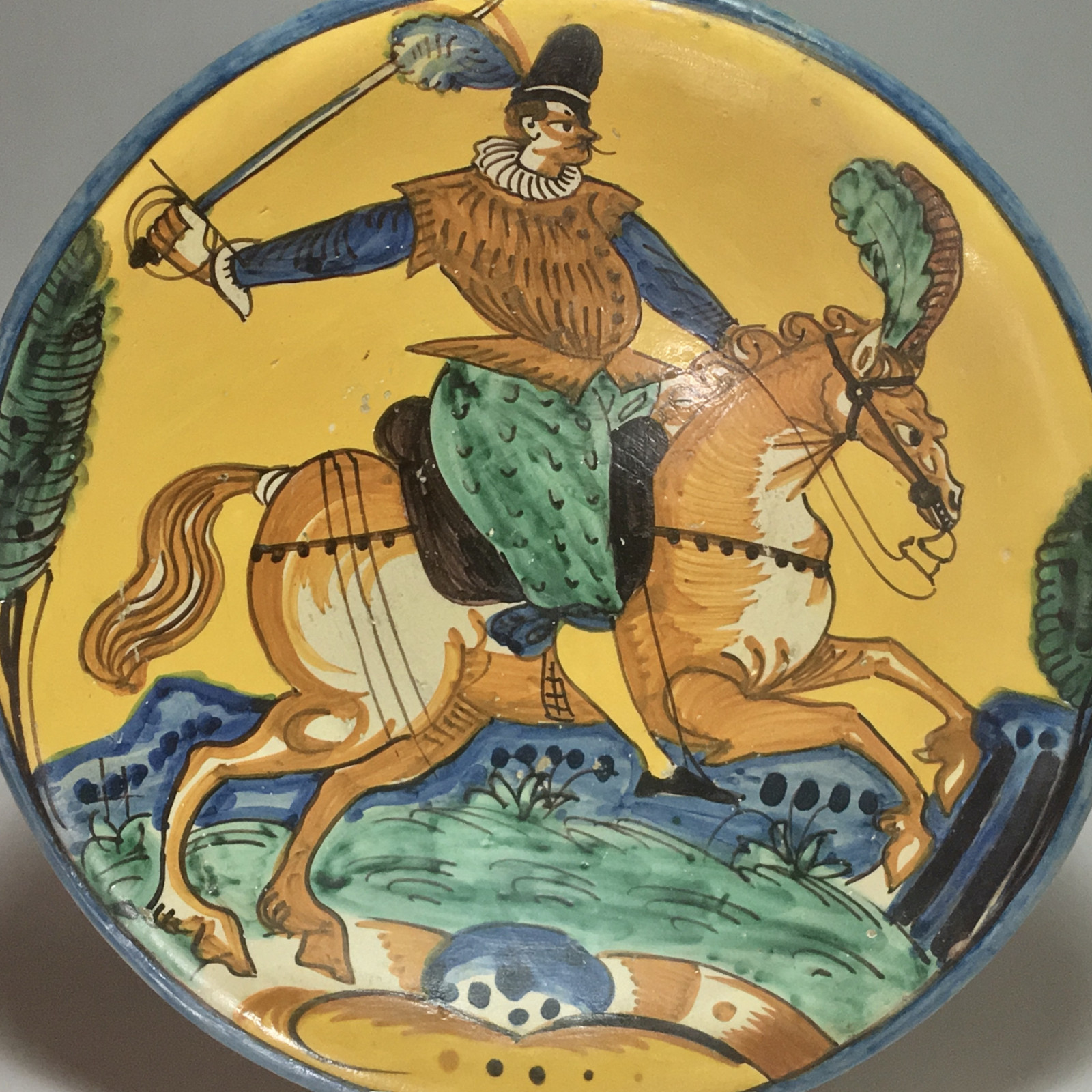 MONTELUPO - (Italy) - earthenware dish decorated with a jumper - seventeenth century