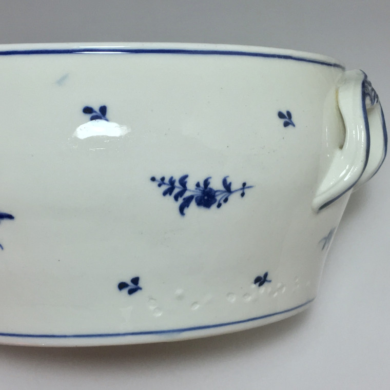 Arras - Terrine in soft porcelain, decoration with the twig - eighteenth century