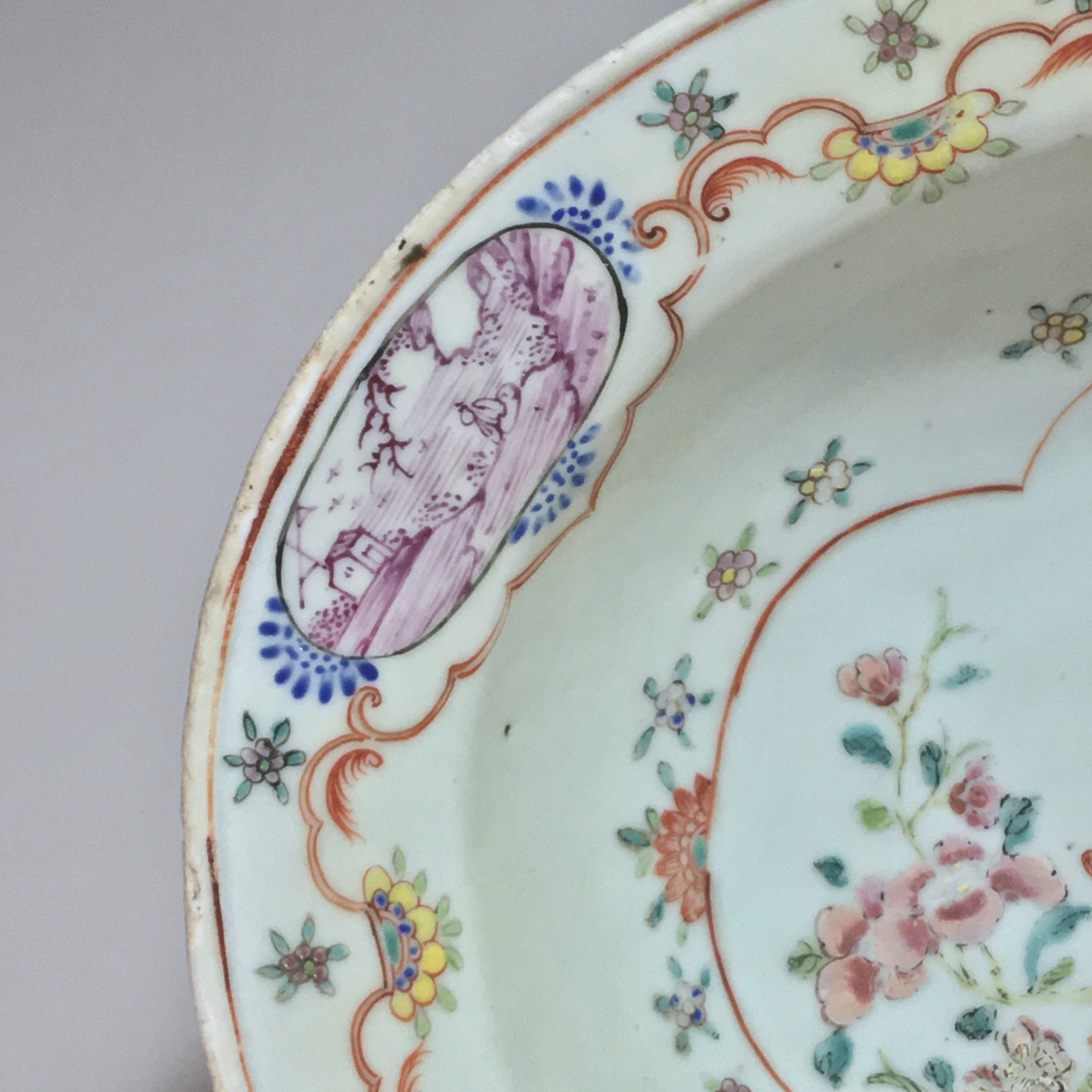 Chine (Compagnie des Indes) - Plat de barbier Famille rose - Epoque Qianlong