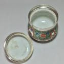 Chine – Pot couvert décor wucai - monté en argent – époque Kangxi (1772-1722)