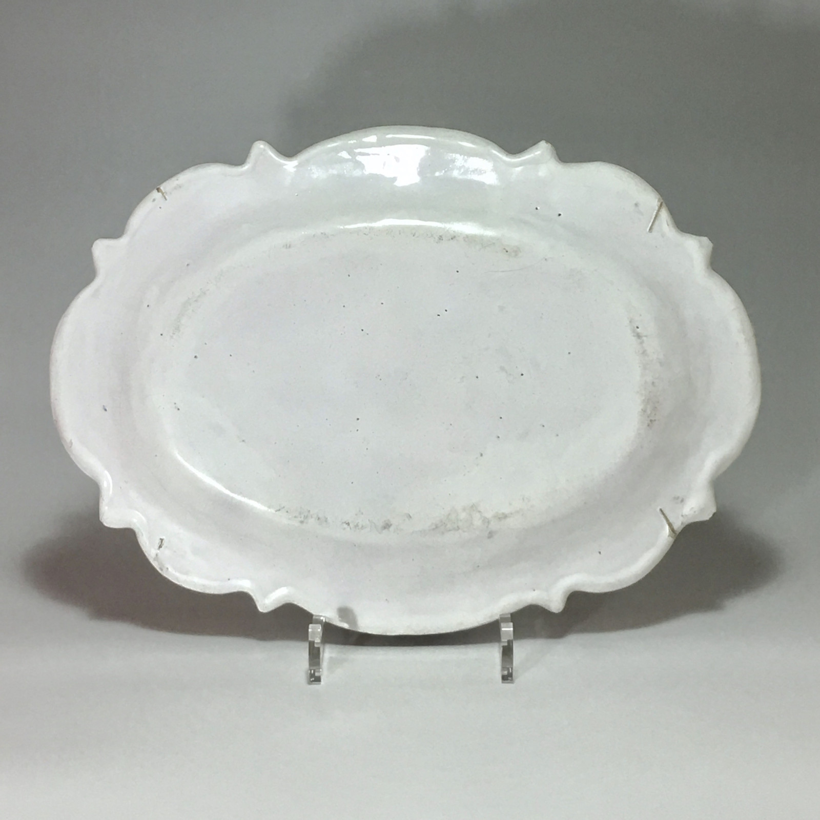 Lyon - Oval dish - Period Pierre Mongis - eighteenth century