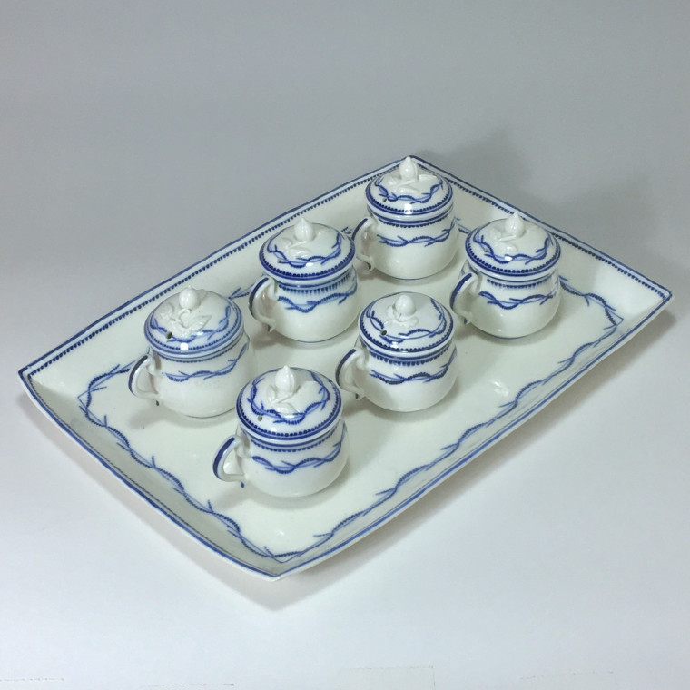 Arras - Porcelaine tendre - Plateau et cinq pots à crème - XVIIIe siècle