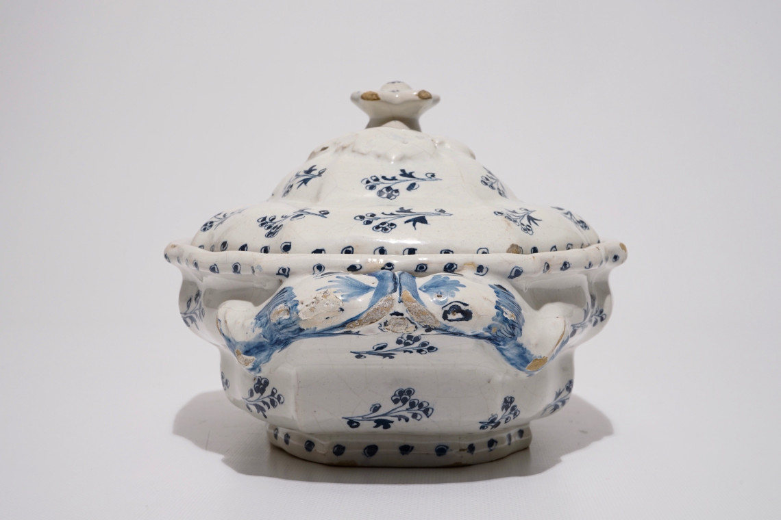 Bruxelles - terrine décor dit  'à la haie fleurie" - XVIIIe siècle