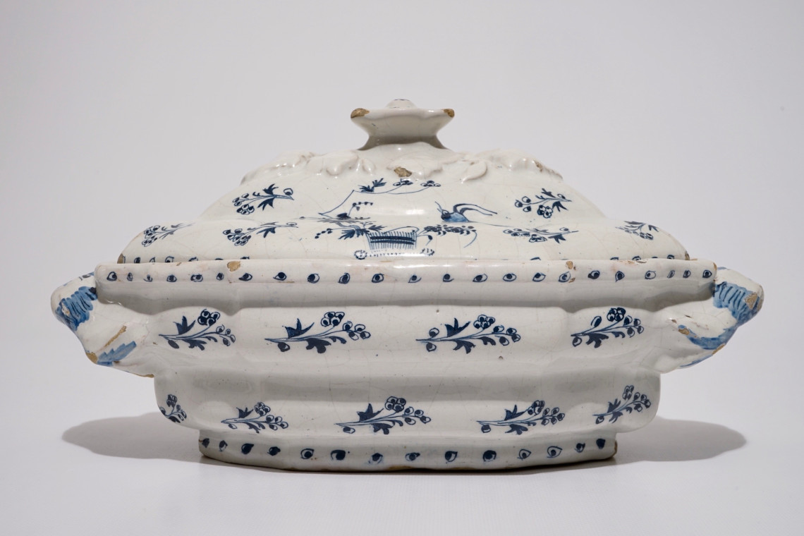 Bruxelles - terrine décor dit  'à la haie fleurie" - XVIIIe siècle