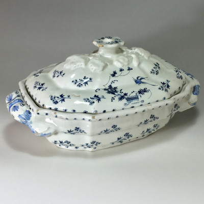 Bruxelles - terrine décor dit  'à la haie fleurie" - XVIIIe siècle