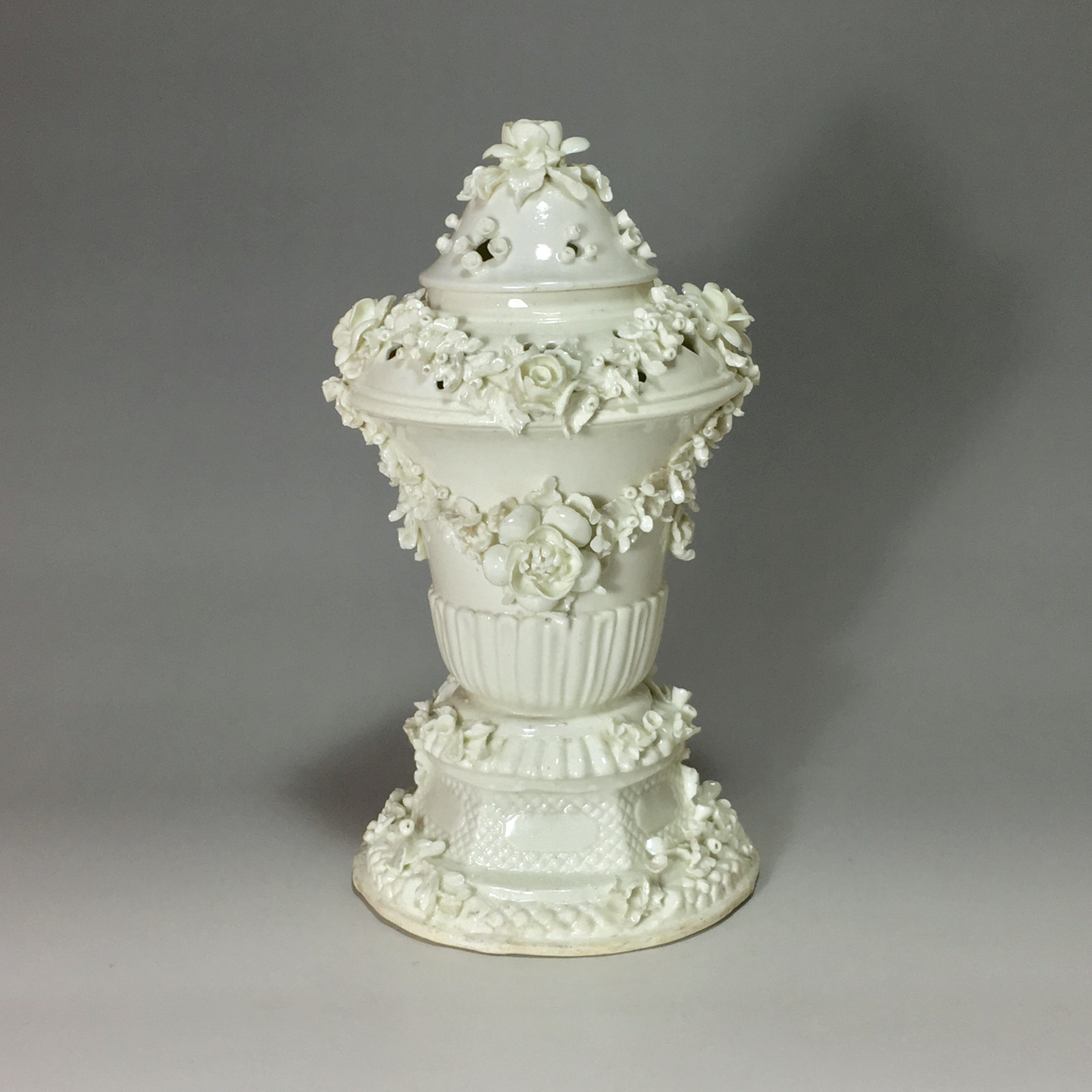 Saint-Cloud - Pot pourri couvert - XVIIIe siècle