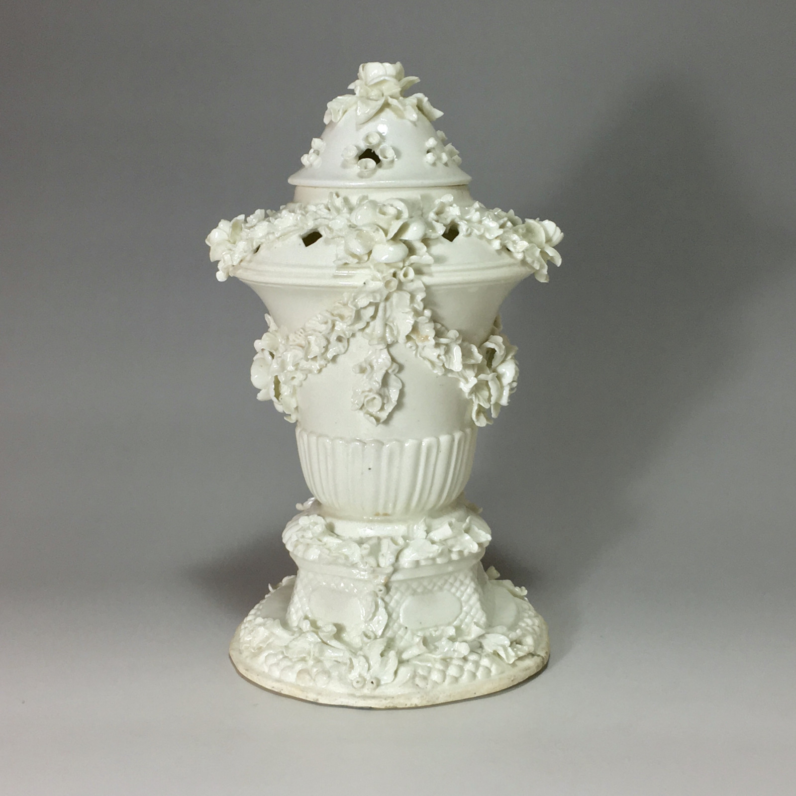 Saint Cloud - Pot pourri covered - eighteenth century