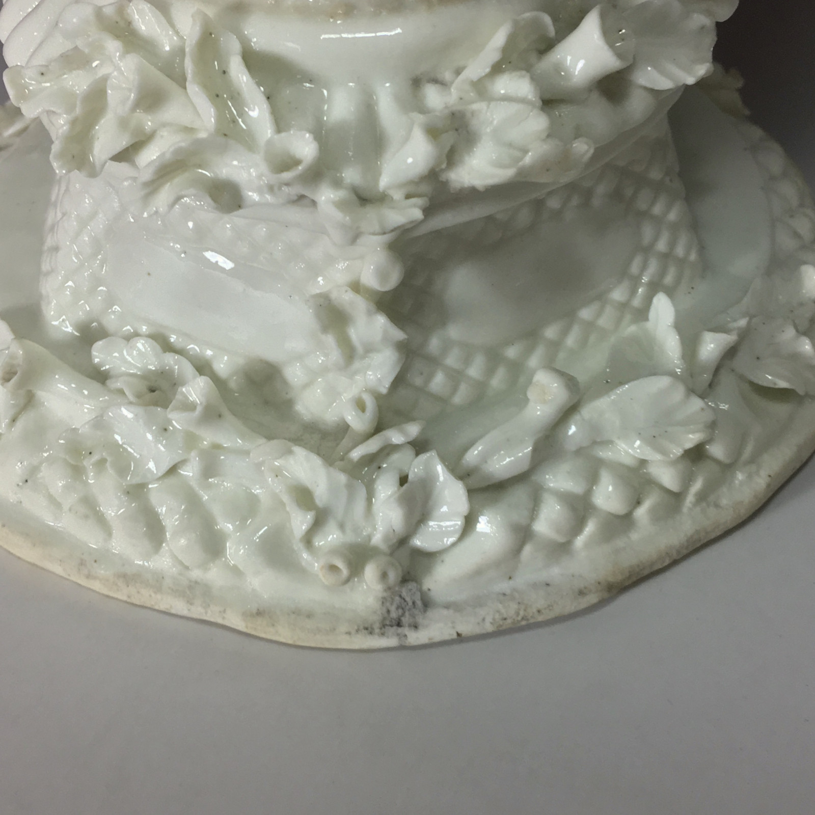 Saint Cloud - Pot pourri covered - eighteenth century