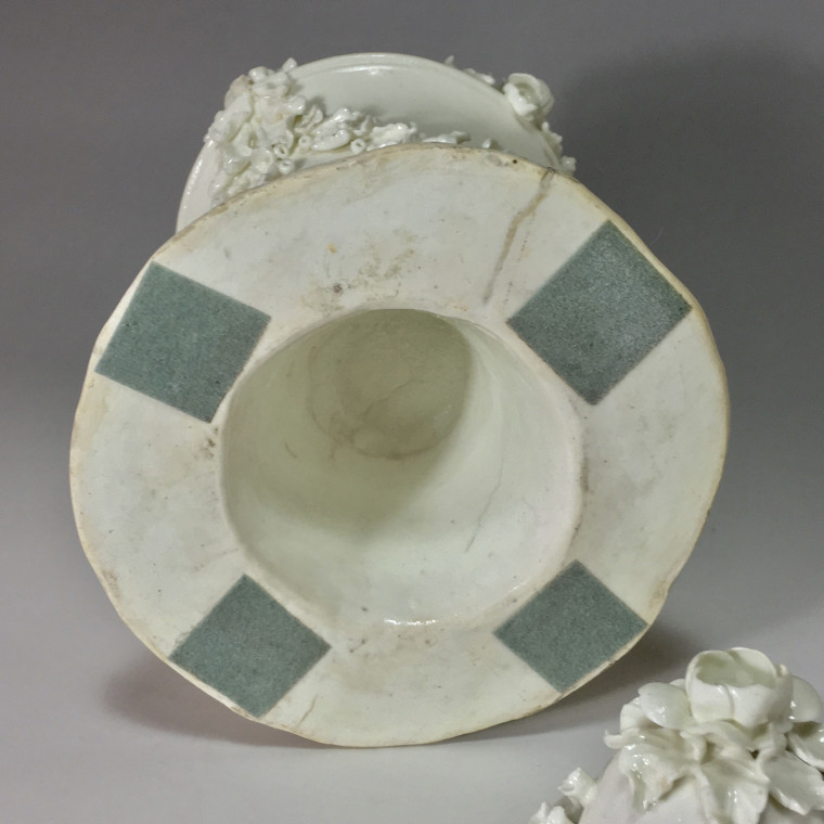 Saint Cloud - Pot pourri covered - eighteenth century