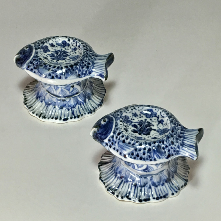 China - Pair of salt cellars representing fishes  - period Kangxi - SOLD