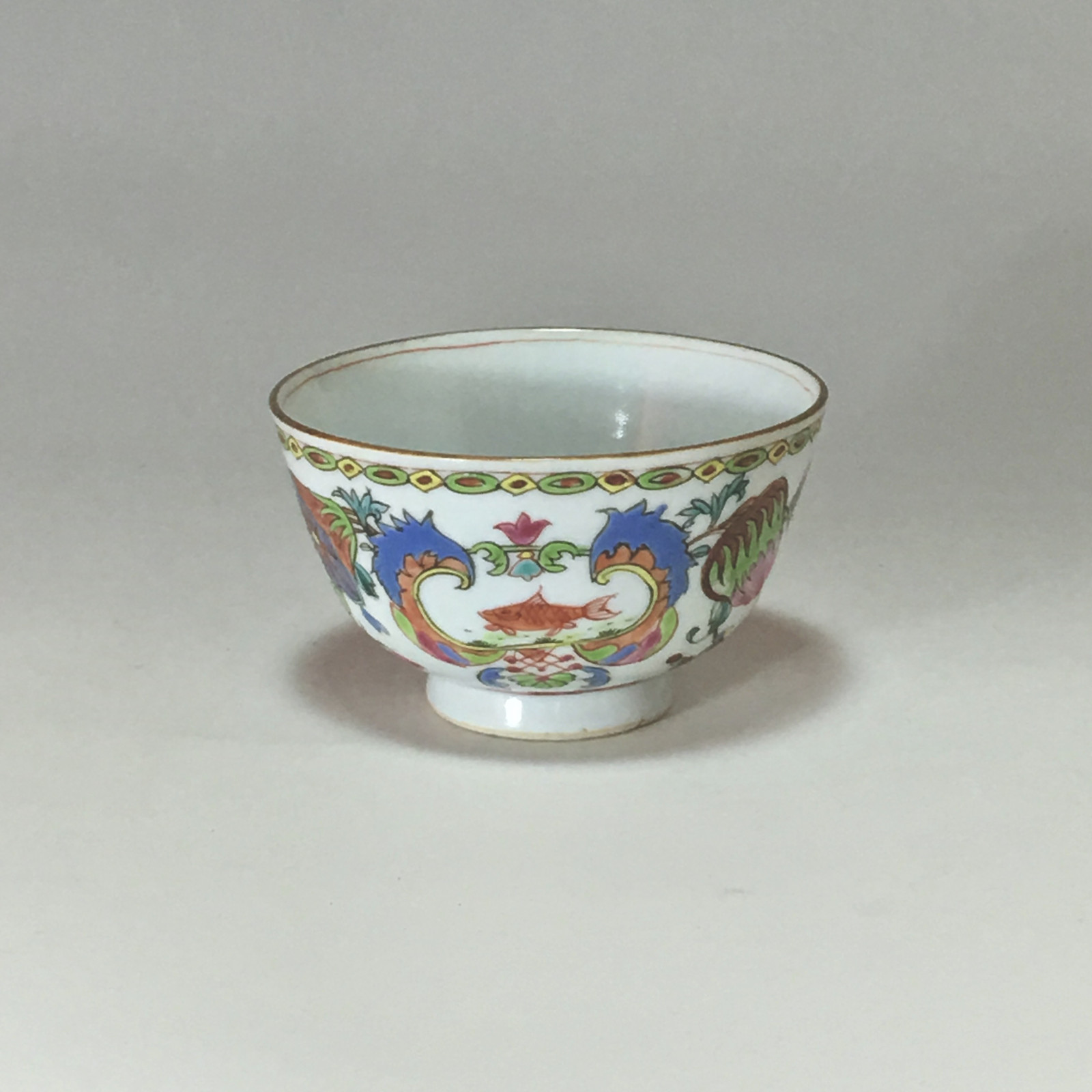 China - Bowl decorated "Pompadour" - Period Qianlong (1736-1795)