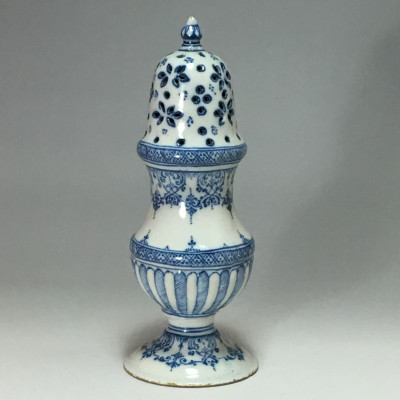 Moustiers - saupoudreuse - XVIIIe siècle