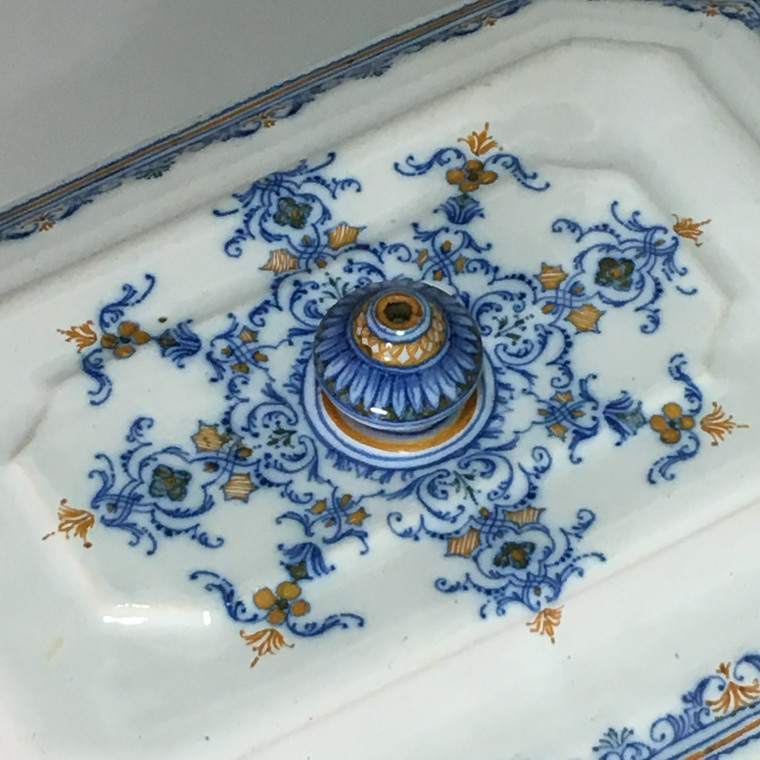 Moustiers - terrine lid - eighteenth century