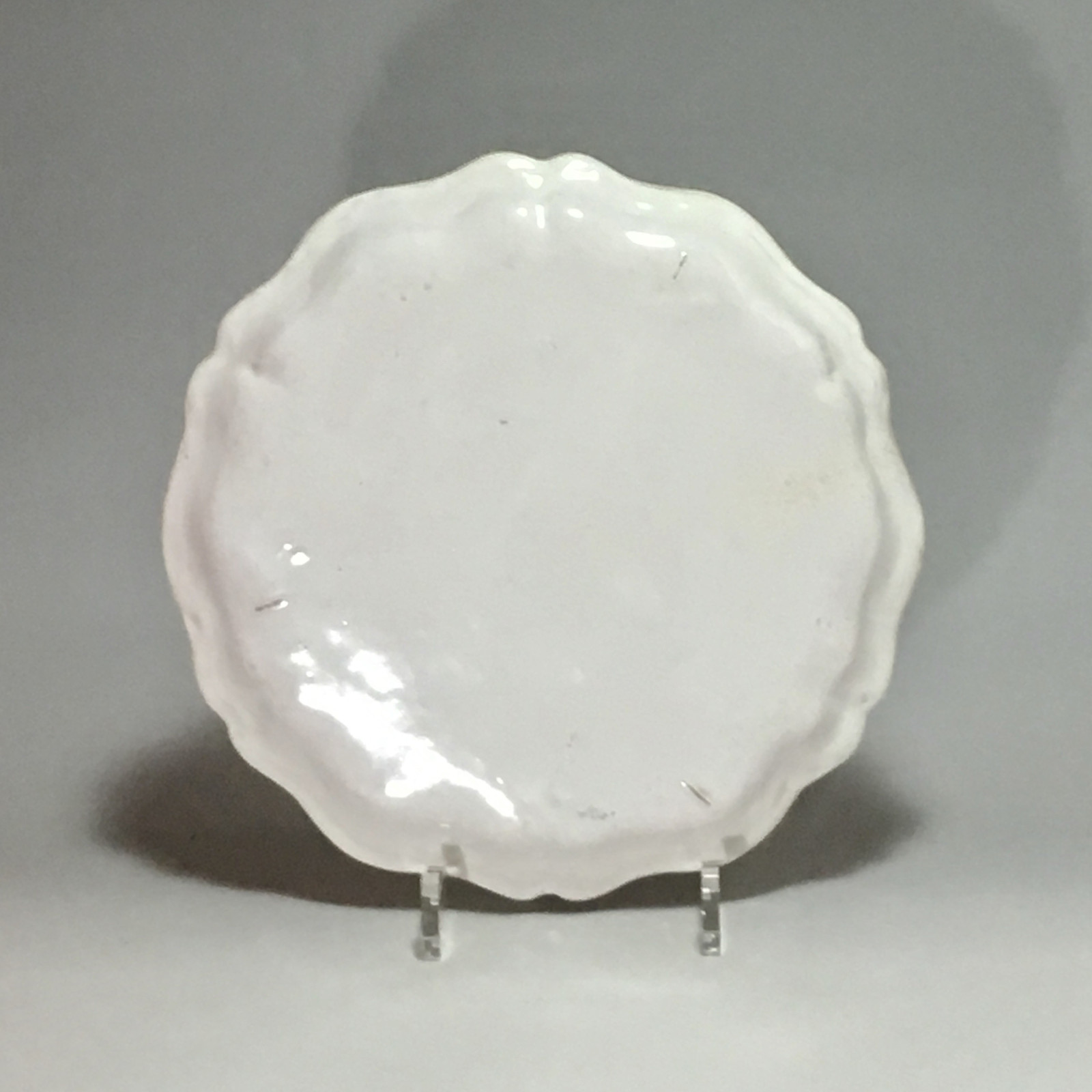 Lyon - Plat à décor Bérain - XVIIIe siècle