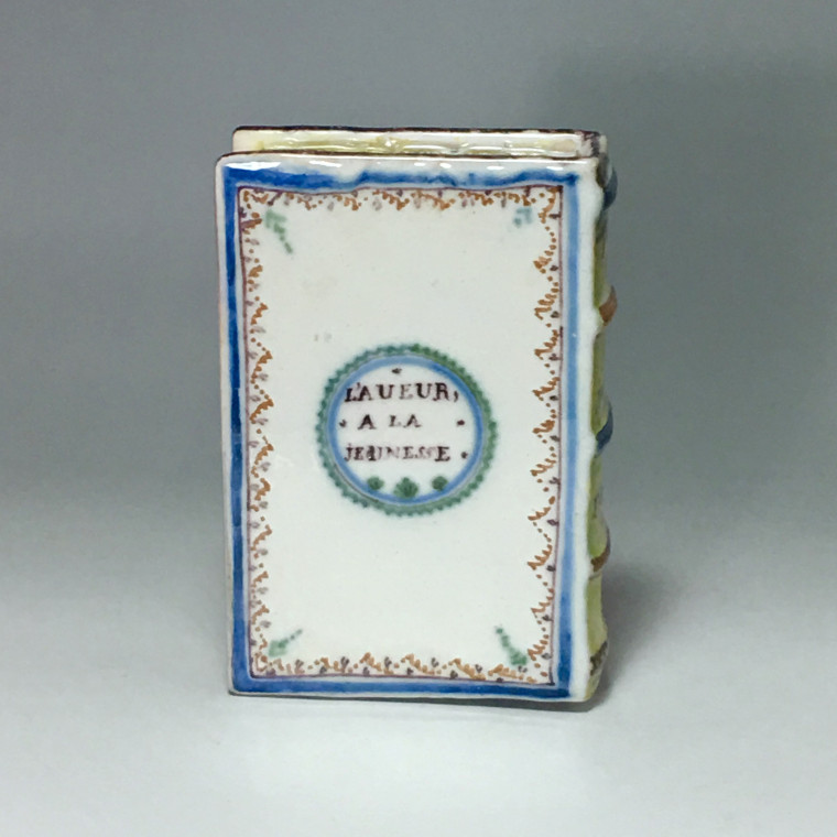 Roanne - Handwarmers tiled in book form - eighteenth century