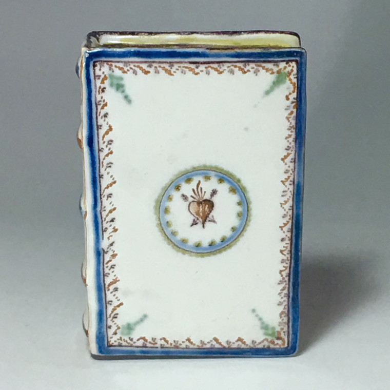 Roanne - Handwarmers tiled in book form - eighteenth century