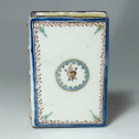 Roanne - Handwarmers tiled in book form - eighteenth century