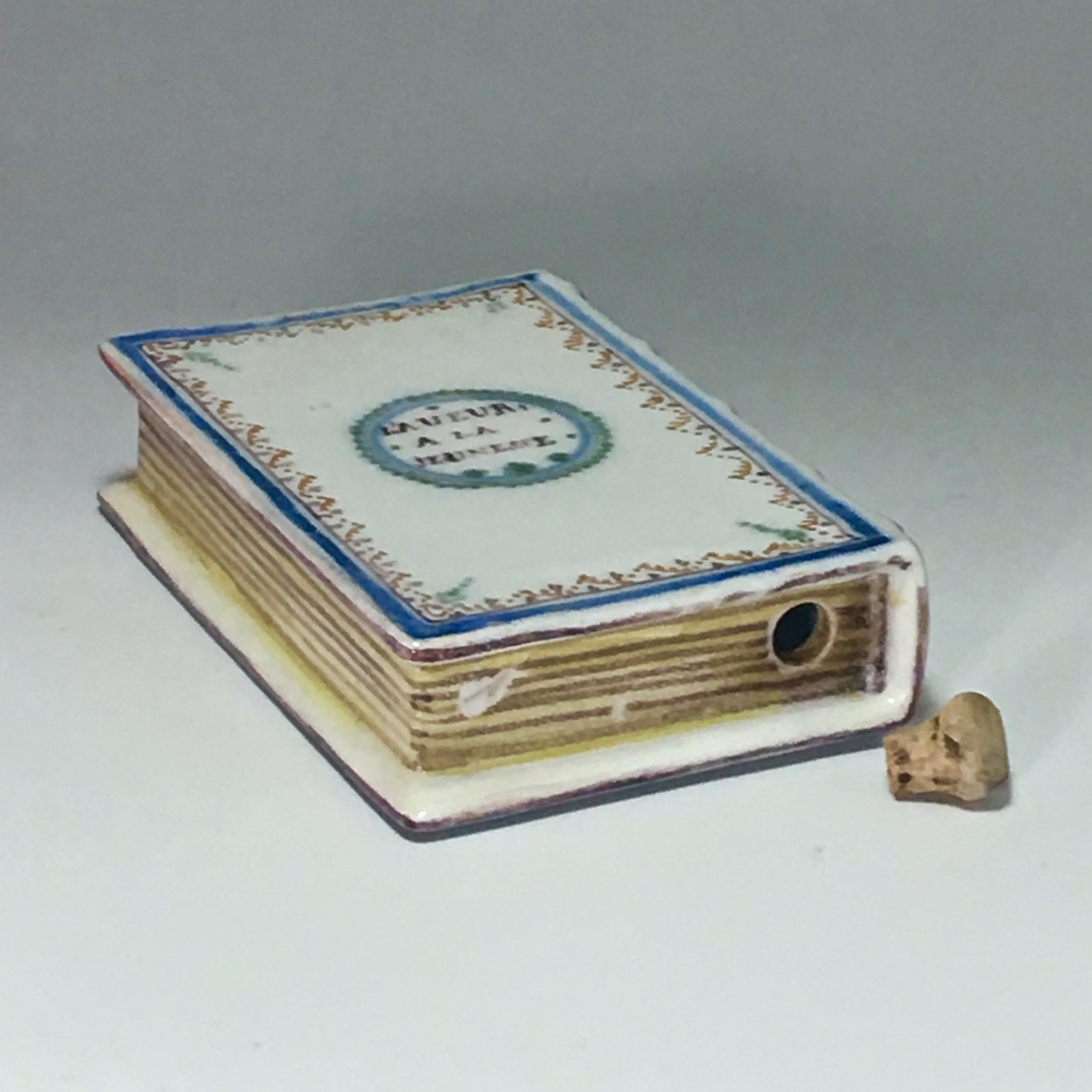 Roanne - Handwarmers tiled in book form - eighteenth century