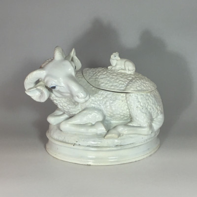 Alcora (Espagne) Terrine figurant un bélier - XVIIIe siècle