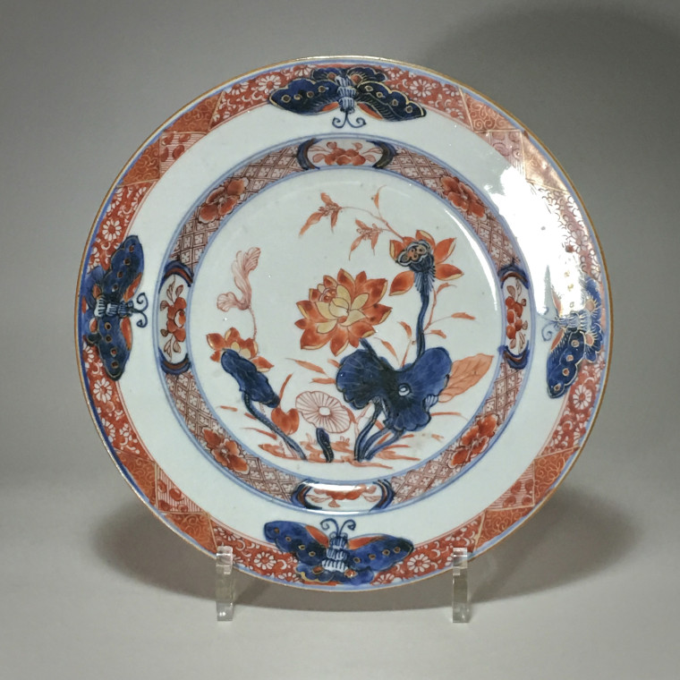 China - Pair of imari plates with butterflies - eighteenth century