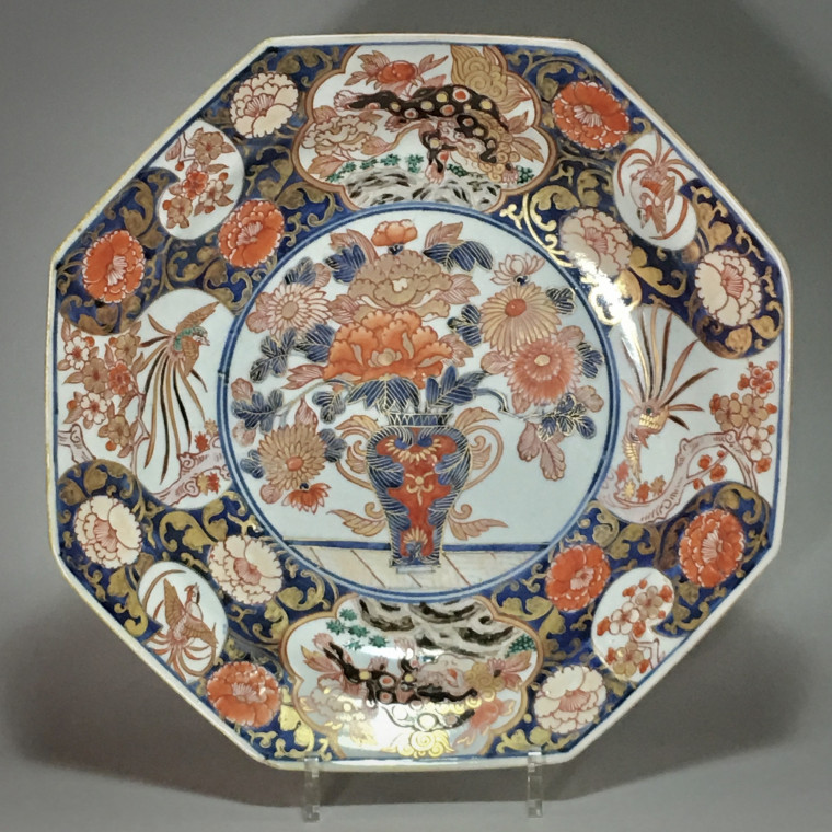 Japan - Pair of dishes with imari decoration - Early eighteenth century