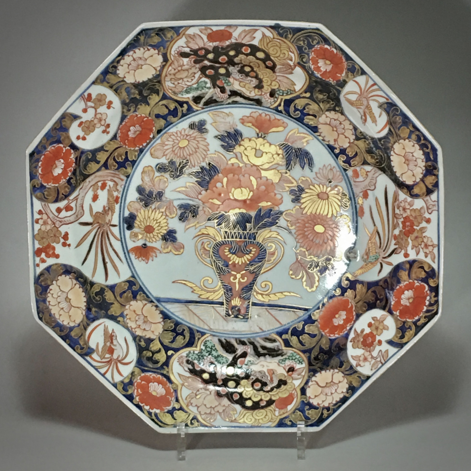 Japan - Pair of dishes with imari decoration - Early eighteenth century