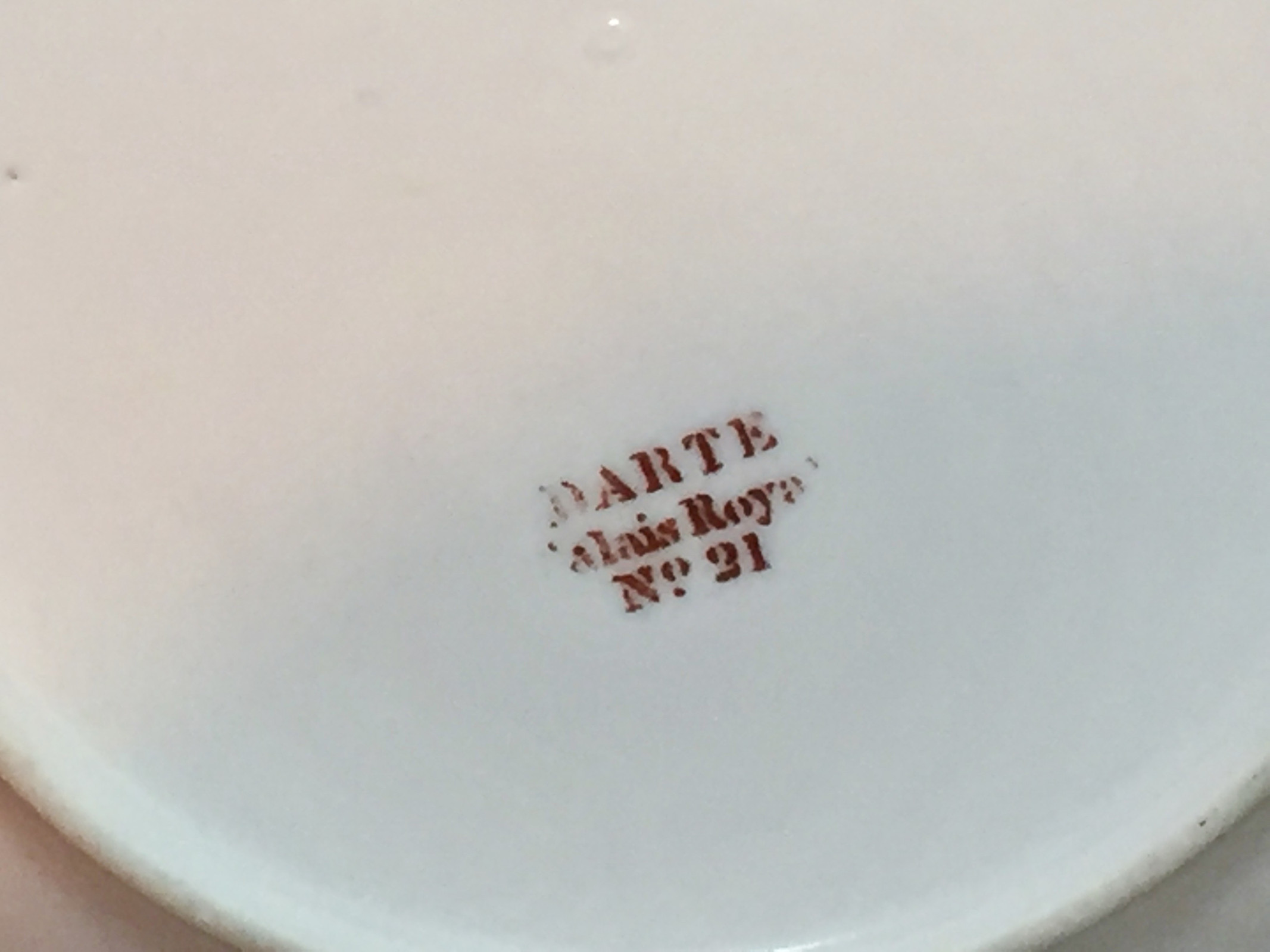 Paris - Darte - Assiette à décor d'un bouquet de fleurs - XIXe Siècle - Vers 1820.