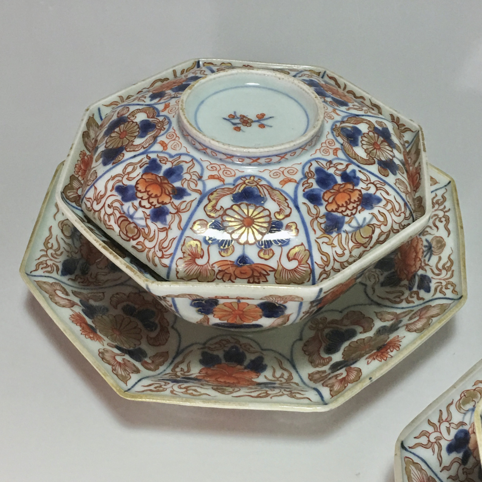 Japon – Rare paire de bols couverts octogonaux - Époque Edo - début du XVIIIe siècle