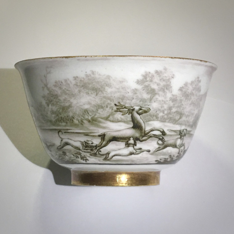 MEISSEN - Rare cup and saucer with hausmaler decor in grisaille of a hunting scene - 18th century - circa 1730