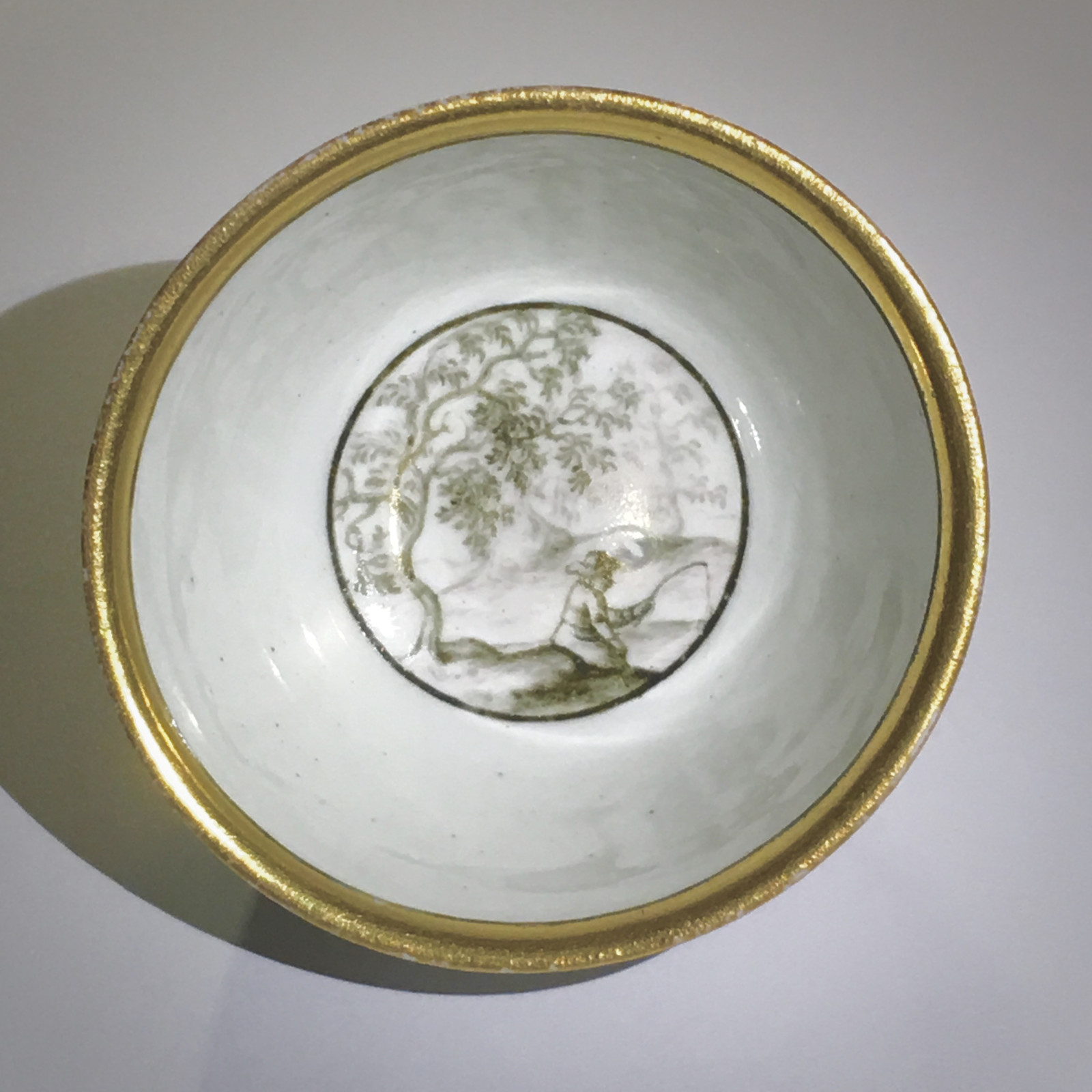 MEISSEN - Rare cup and saucer with hausmaler decor in grisaille of a hunting scene - 18th century - circa 1730