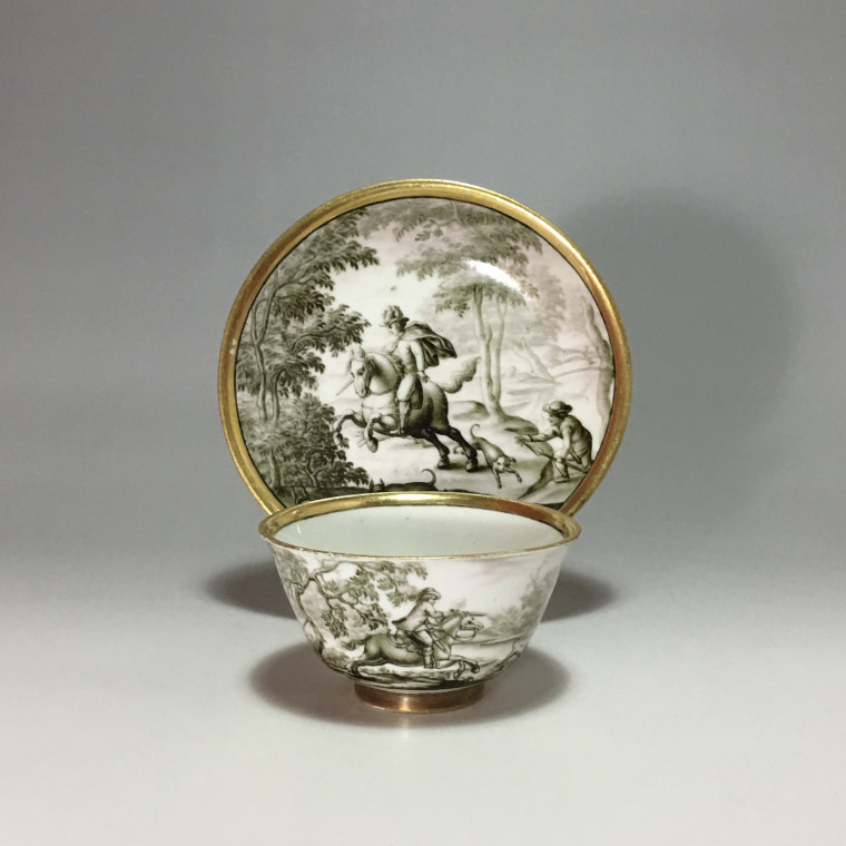 MEISSEN - Rare tasse à décor hausmaler en grisaille d'une scène de chasse - XVIIIe siècle - Vers 1730