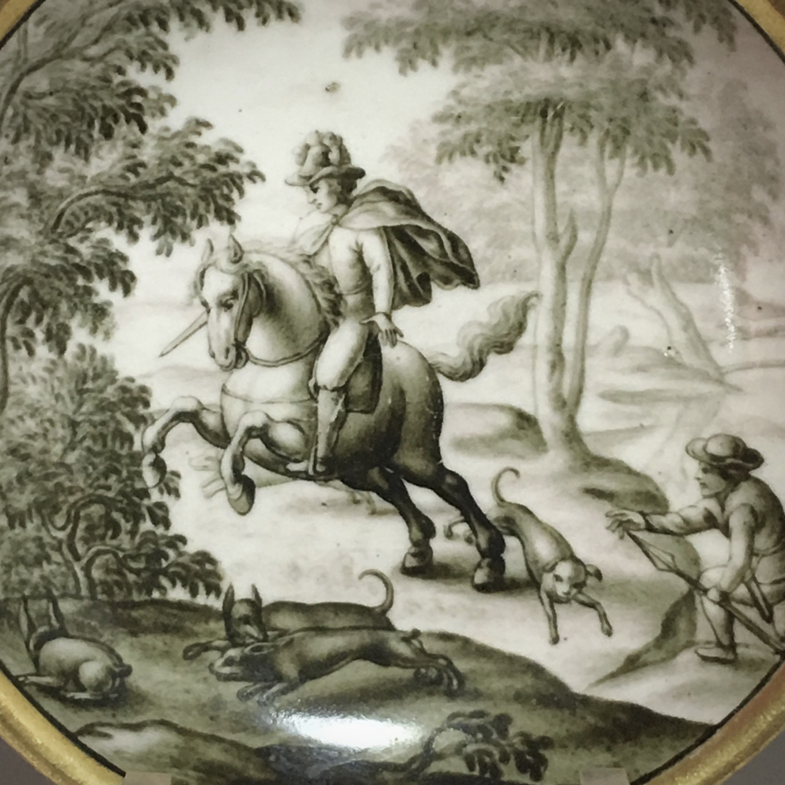 MEISSEN - Rare tasse à décor hausmaler en grisaille d'une scène de chasse - XVIIIe siècle - Vers 1730