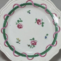 Doccia (Italie)  - Assiette à décor de roses et rubans - XVIIIe siècle