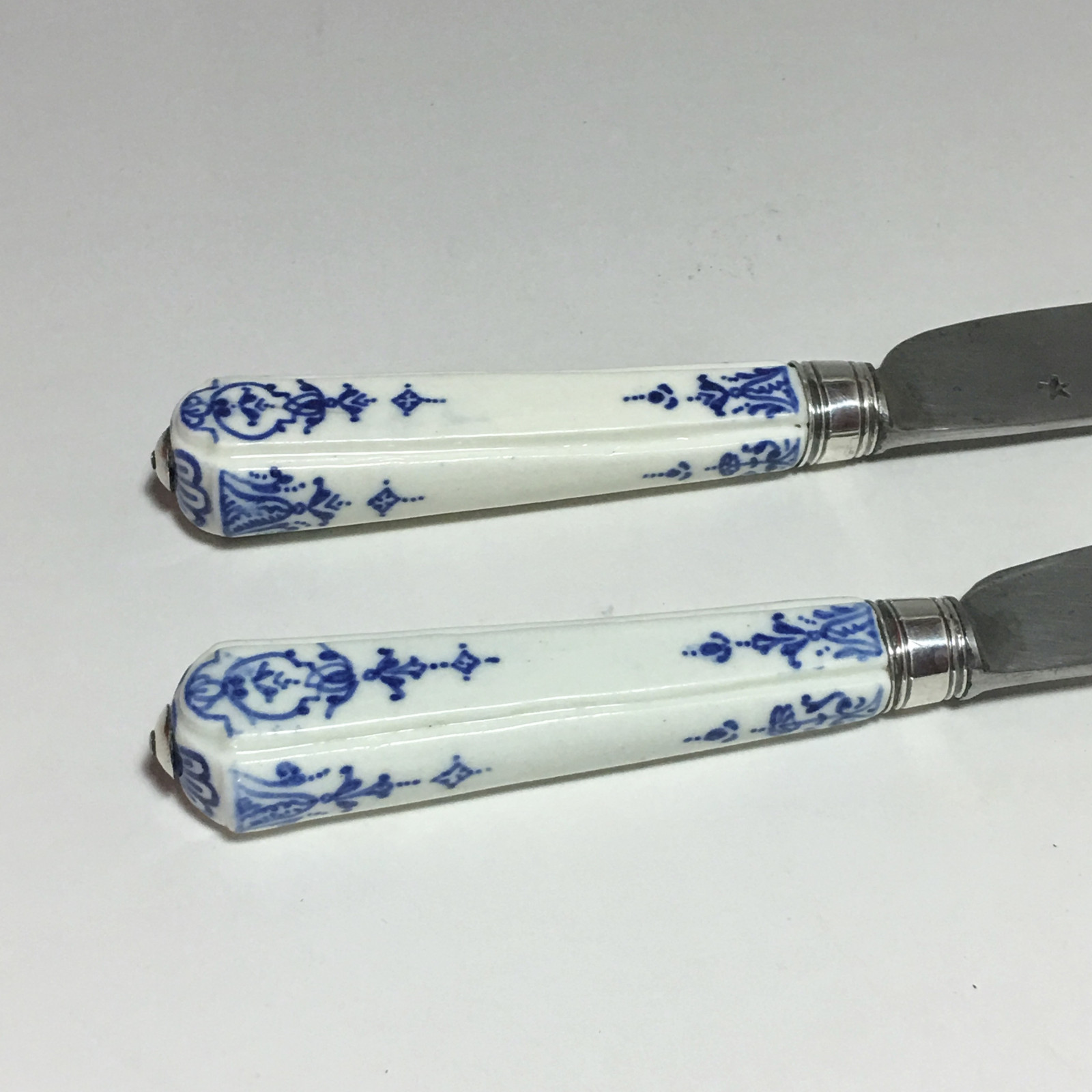 Chantilly - Pair of knives - eighteenth century - circa 1730-1740