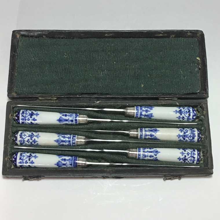 Saint-Cloud - Set of six knives - 18th century - circa 1710-1730