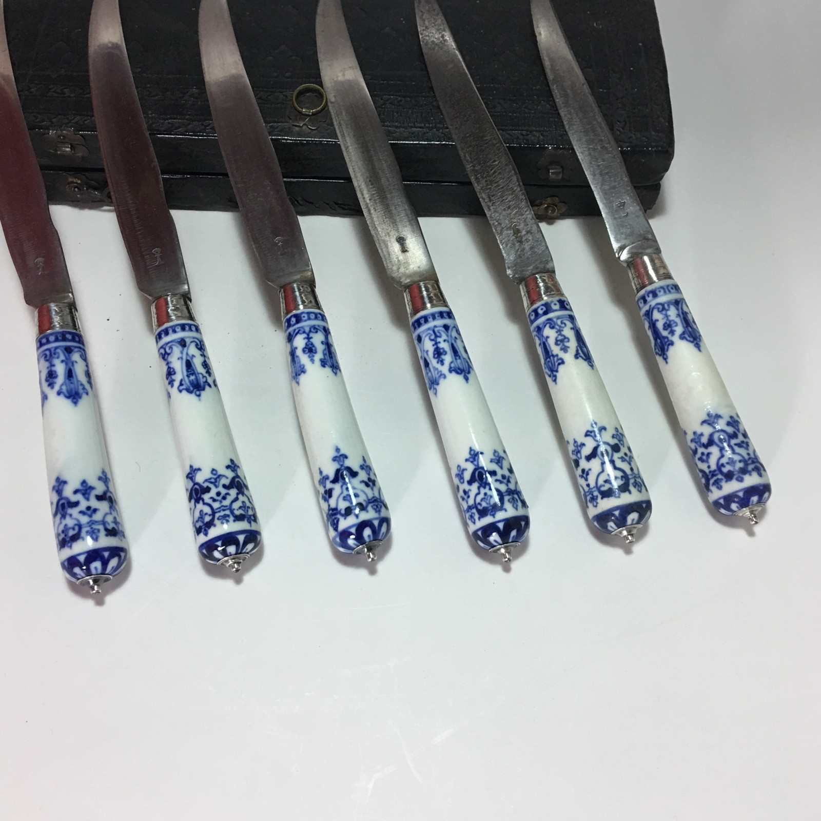 Saint-Cloud - Set of six knives - 18th century - circa 1710-1730