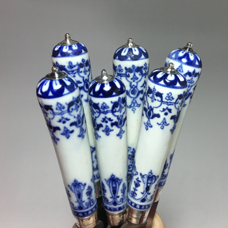 Saint-cloud – Coffret de six couteaux – XVIIIe siècle - vers 1710-1730