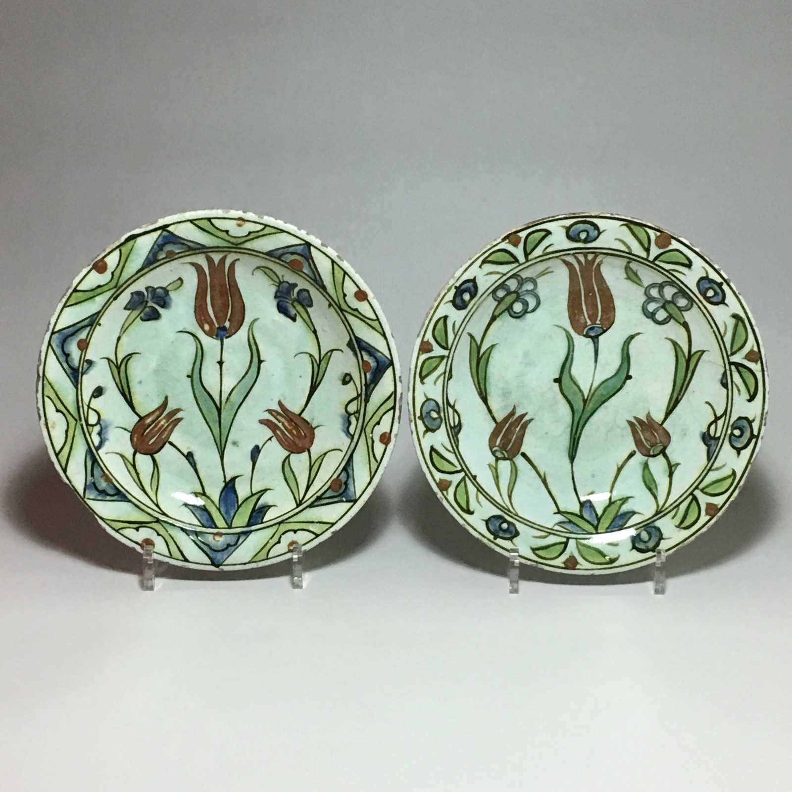 Iznik - dishes Pair of tulips - seventeenth century