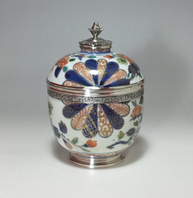 Japon - pot couvert imari - Monture en argent d'époque régence - Paris 1717 - 1722