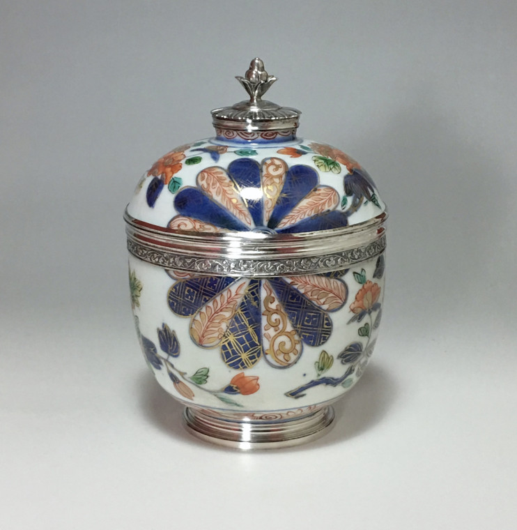 Japan - Imari covered pot - Silver mount - Paris 17717 - 1722